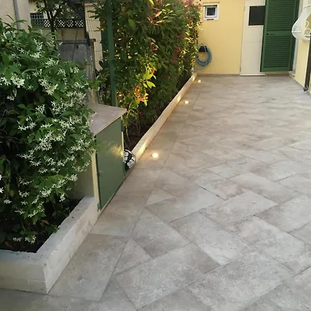 Charming Just Two Steps From The Sea Apartment *