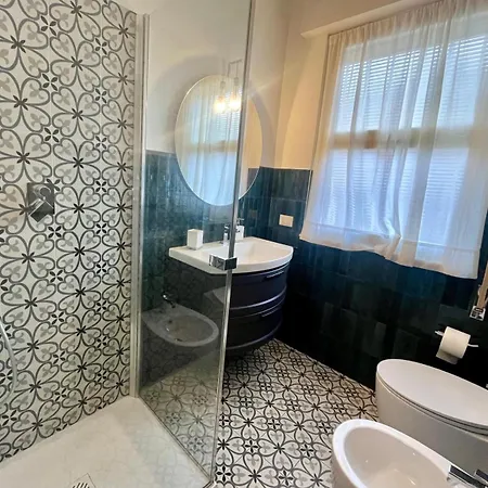 Charming Just Two Steps From The Sea Lido di Camaiore
