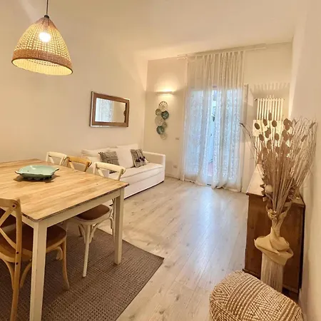 Charming Just Two Steps From The Sea Apartment Lido di Camaiore